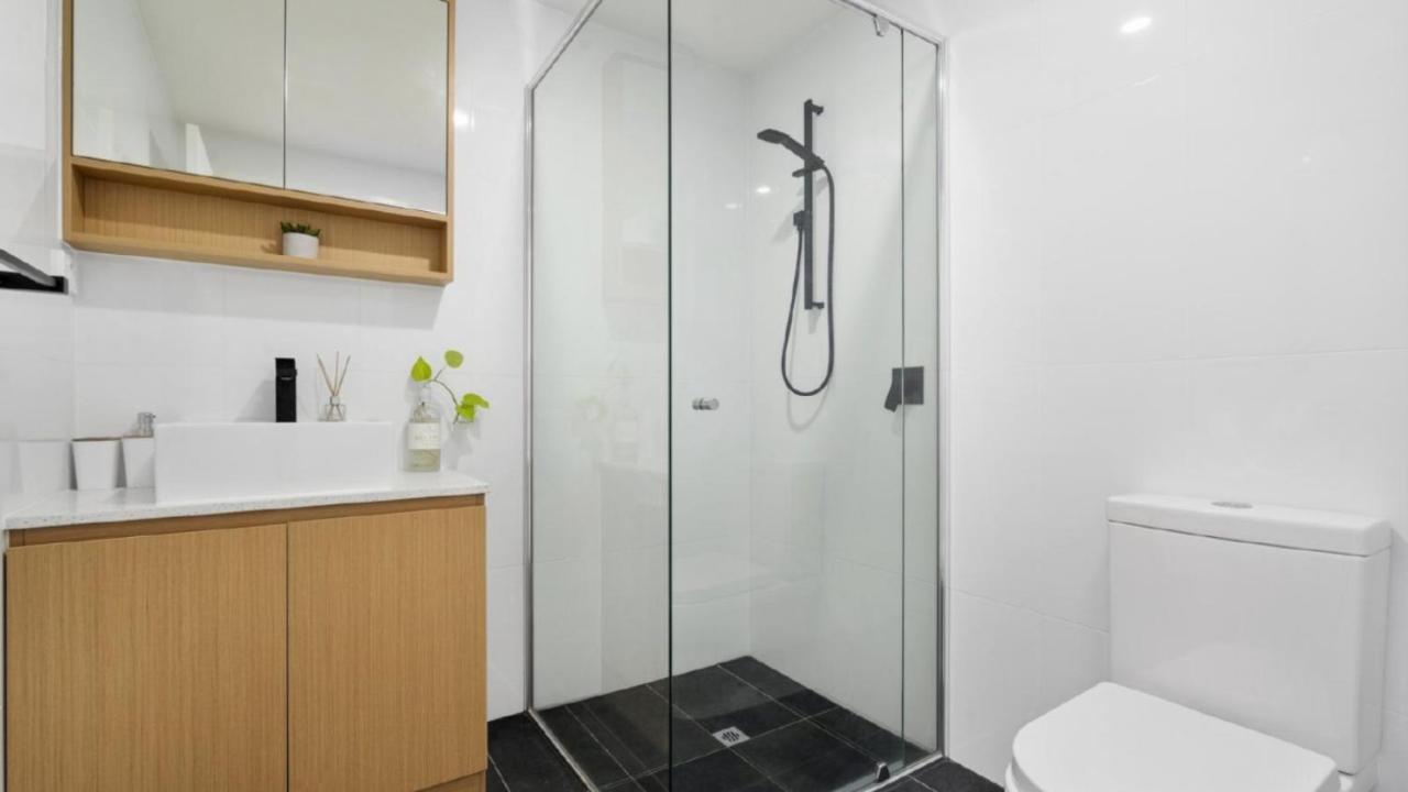 Anchors Away - Waterfront Unit Apartment