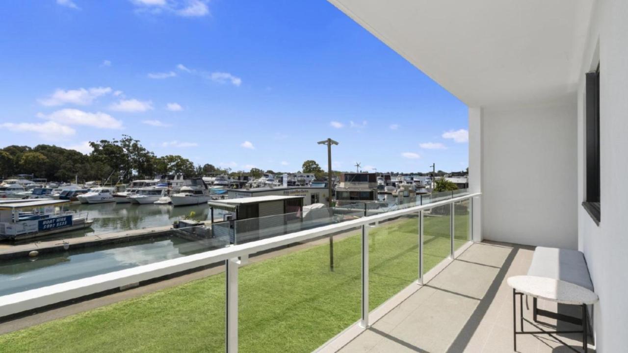 Anchors Away - Waterfront Unit Apartment